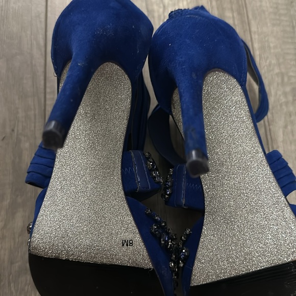 Heels - Picture 3 of 3